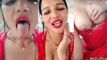 Desi Bhabhi on Tango Showing Her Tight Pink Pussy and Fingering Leak Video
